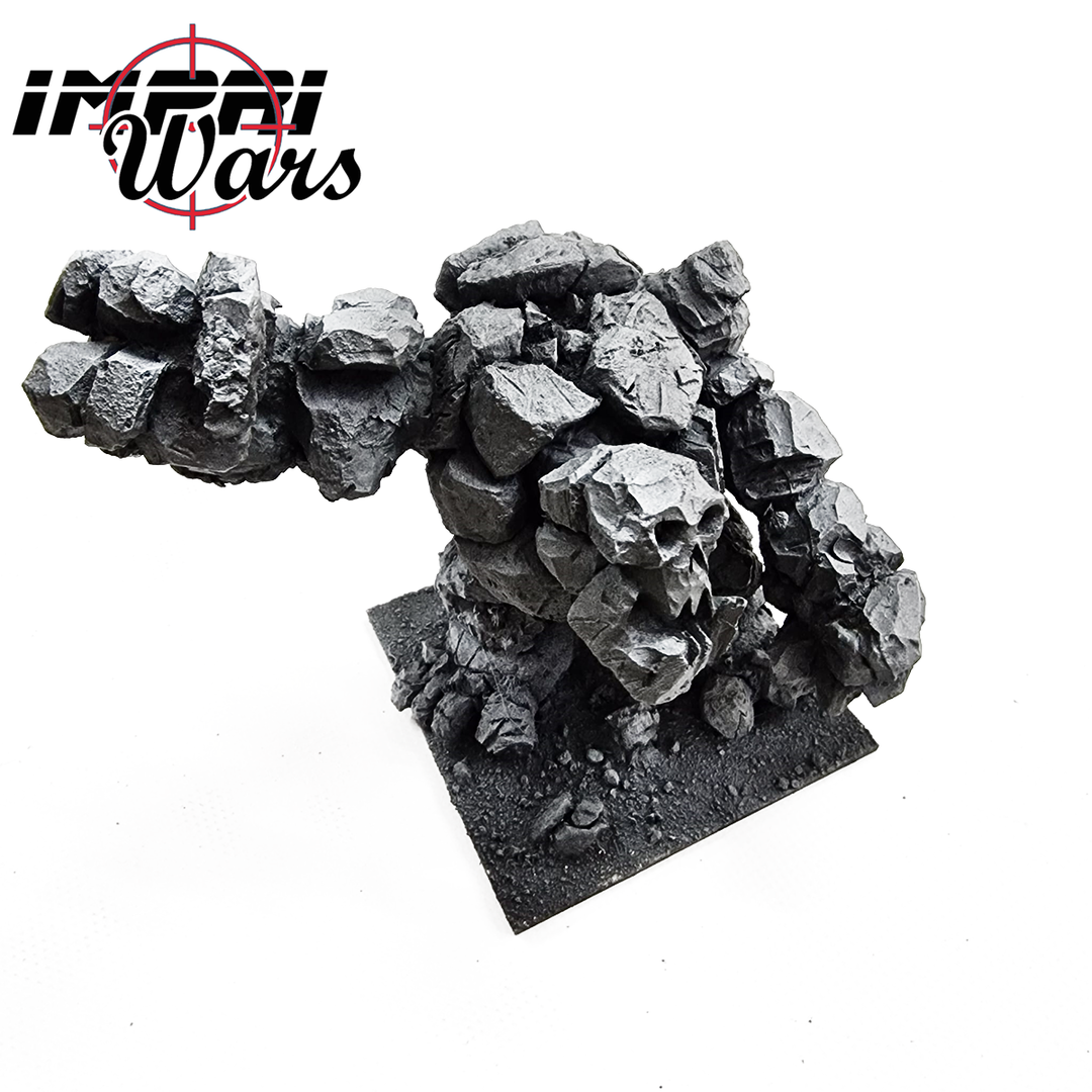 Ejemplo de peana cuadrada de 100x100 mm con una gran figura de rocas montada.