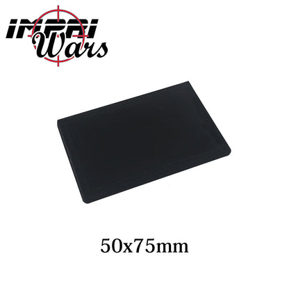 Peana rectangular negra de 50x75 mm vista en perspectiva.