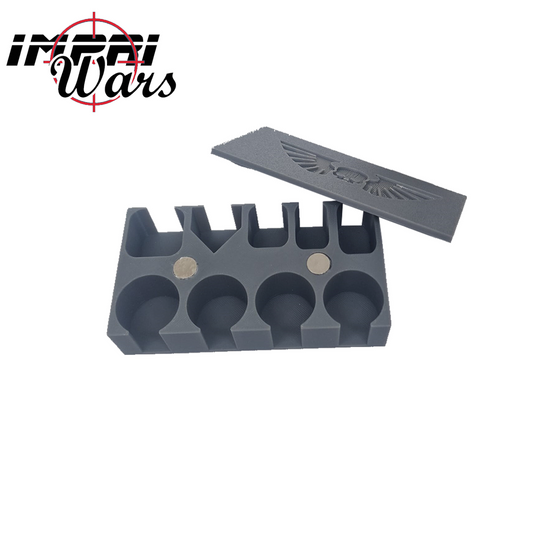 Caja gris para tokens con huecos redondos y tapa separada.