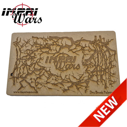 Paleta rectangular de DM para pincel seco con superficie decorada con ramas grabadas.