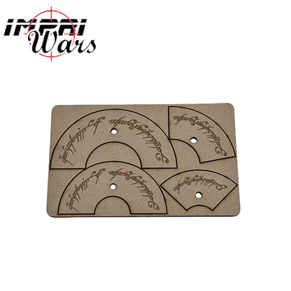 Plancha de DM con cuatro piezas curvas grabadas para separar miniaturas de MESBG.