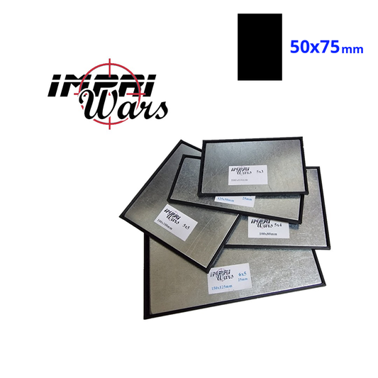 Portada de ImpriWars: bandejas imantadas superpuestas, con chapa de acero galvanizado y borde negro, junto al símbolo de la peana de 50×75 mm.
