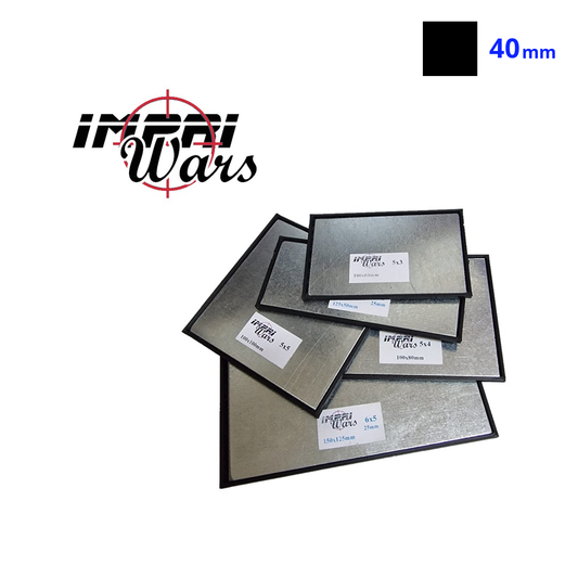 Portada de ImpriWars: bandejas imantadas superpuestas, con chapa de acero galvanizado y borde negro, junto al símbolo de la peana de 40×40 mm.