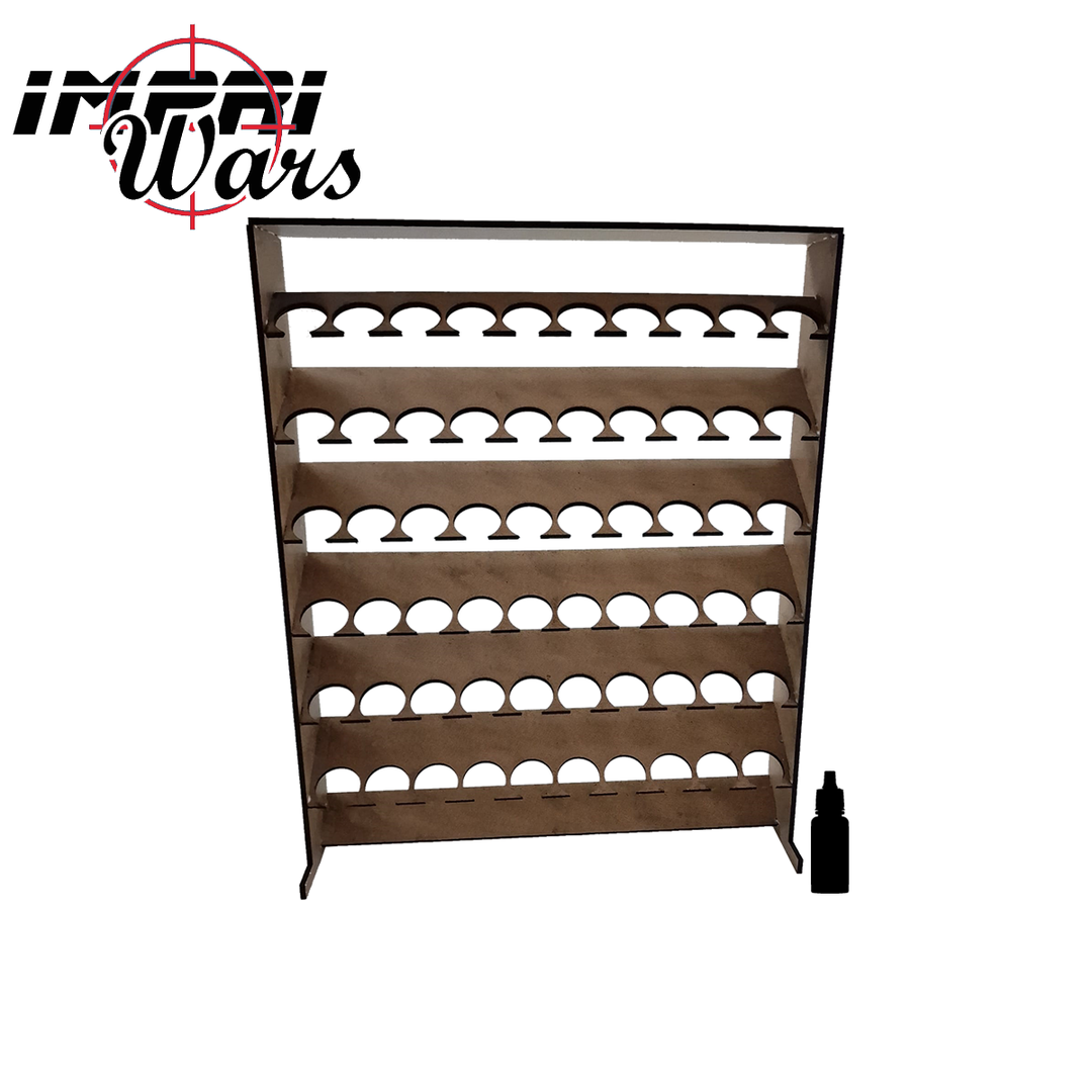 Organizador de pinturas de DM con seis filas de huecos circulares y un bote negro al lado.